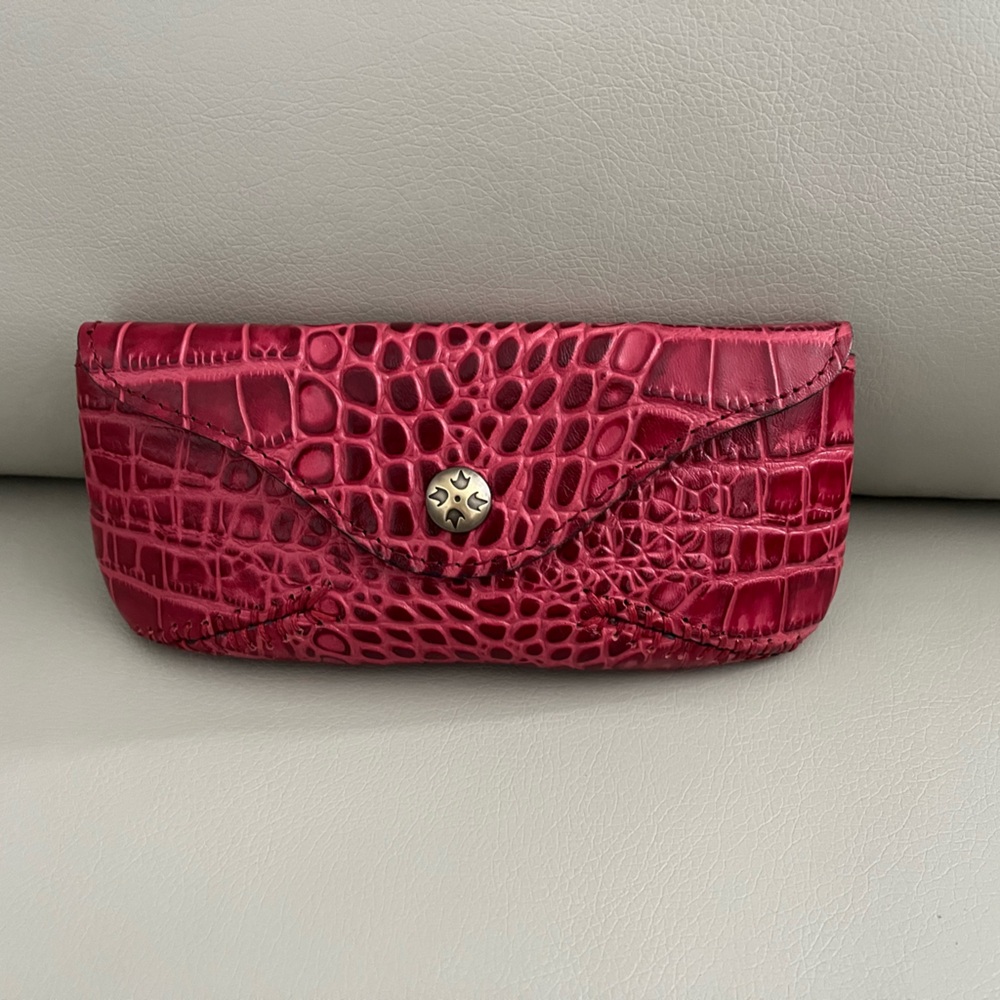 Patricia Nash Ardenza Magenta croc glasses case